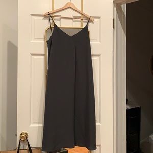 Beautifully flowy grey maxi dress from Uniqlo. Size M.